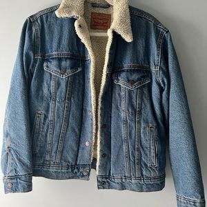 LEVI’s- sherpa trucker jacket